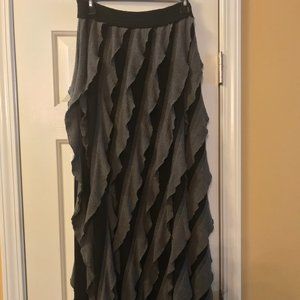 Chelsea & Theodore Gray/Black Maxi skirt Size L